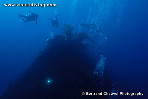 Divers leaving the wreck (UW2_9015)